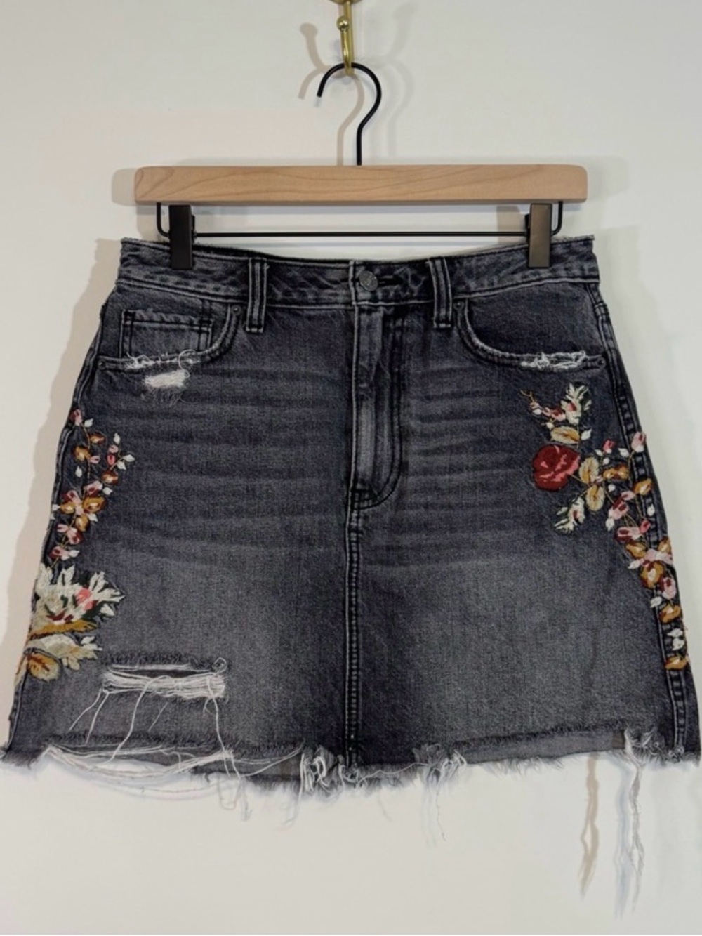 Abercrombie and Fitch Embroidered Denim Mini Skirt Sz 28